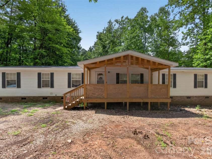 4014 Eutaw Drive, Waxhaw, NC 28173.  MLS# CAR4403095, YatesRealty ID 36667. Front of the home