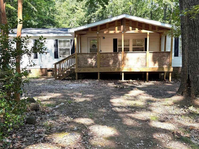 4014 Eutaw Drive, Waxhaw, NC 28173.  MLS# CAR4403095, YatesRealty ID 36667. Front Porch