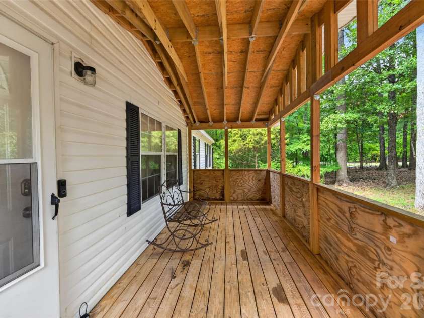 4014 Eutaw Drive, Waxhaw, NC 28173.  MLS# CAR4403095, YatesRealty ID 36667. Front Porch