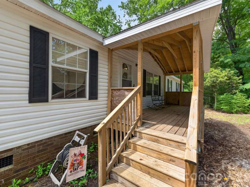 4014 Eutaw Drive, Waxhaw, NC 28173.  MLS# CAR4403095, YatesRealty ID 36667. Front Porch entrance