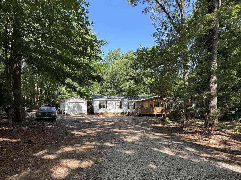 4014 Eutaw Drive, Waxhaw, NC 28173.  MLS# CAR4403095, YatesRealty ID 36667. Gravel Driveway