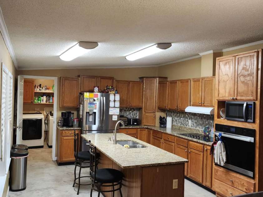 4014 Eutaw Drive, Waxhaw, NC 28173.  MLS# CAR4403095, YatesRealty ID 36667. Kitchen with breakfast island and Stainless Steel Appliances
