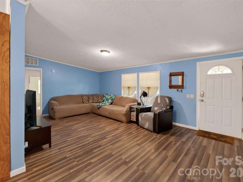 4014 Eutaw Drive, Waxhaw, NC 28173.  MLS# CAR4403095, YatesRealty ID 36667. Living Room
