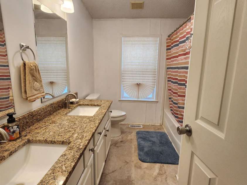 4014 Eutaw Drive, Waxhaw, NC 28173.  MLS# CAR4403095, YatesRealty ID 36667. Main Bathroom