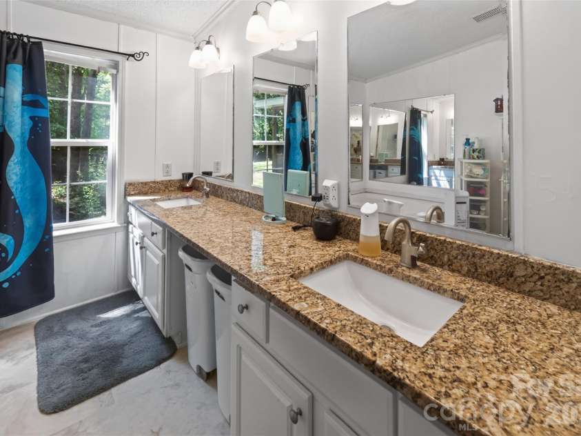 4014 Eutaw Drive, Waxhaw, NC 28173.  MLS# CAR4403095, YatesRealty ID 36667. Master Bath double vanity