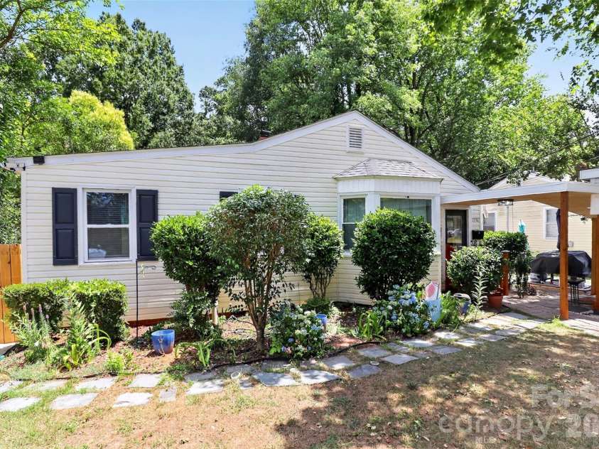 1336 Parkview Circle, Salisbury, NC 28144.  MLS# CAR4403032, YatesRealty ID 36669. 