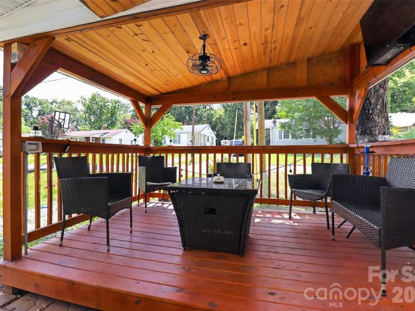 1336 Parkview Circle, Salisbury, NC 28144.  MLS# CAR4403032, YatesRealty ID 36669. 