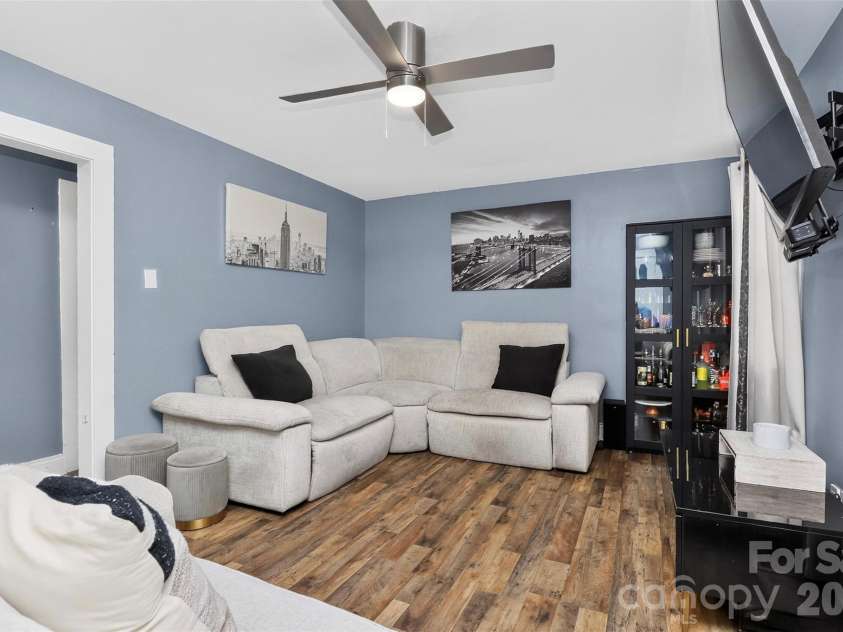 1336 Parkview Circle, Salisbury, NC 28144.  MLS# CAR4403032, YatesRealty ID 36669. 