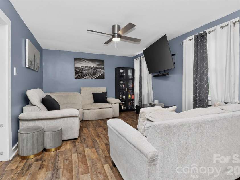 1336 Parkview Circle, Salisbury, NC 28144.  MLS# CAR4403032, YatesRealty ID 36669. 