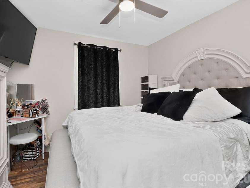 1336 Parkview Circle, Salisbury, NC 28144.  MLS# CAR4403032, YatesRealty ID 36669. 