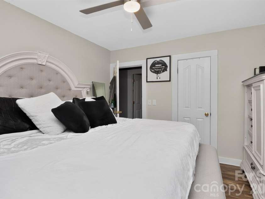 1336 Parkview Circle, Salisbury, NC 28144.  MLS# CAR4403032, YatesRealty ID 36669. 