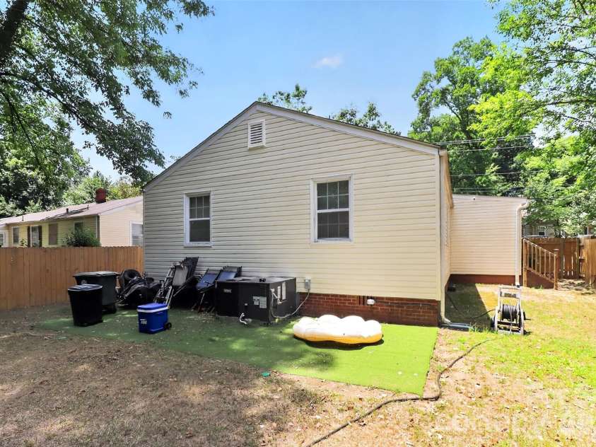 1336 Parkview Circle, Salisbury, NC 28144.  MLS# CAR4403032, YatesRealty ID 36669. 