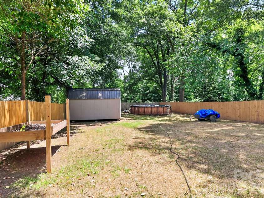1336 Parkview Circle, Salisbury, NC 28144.  MLS# CAR4403032, YatesRealty ID 36669. 