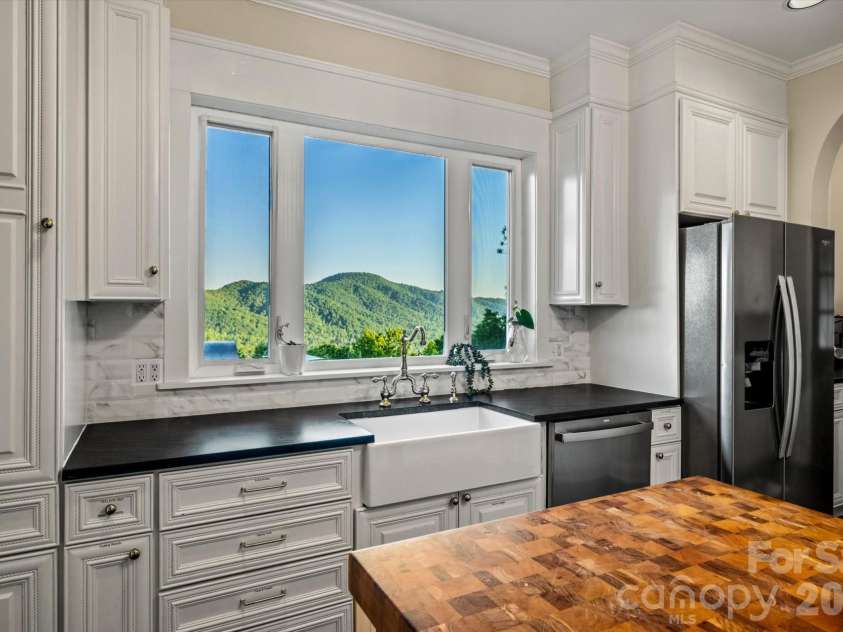 92 Bird Creek Estates Road, Black Mountain, NC 28711.  MLS# CAR4400436, YatesRealty ID 36673. 