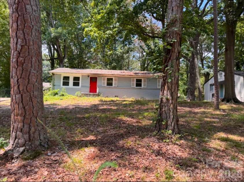 521 Weldon Street, Gastonia, NC 28052.  MLS# CAR4403726, YatesRealty ID 36674. 