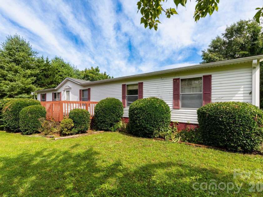44 Double D Drive, Flat Rock, NC 28731.  MLS# CAR4403427, YatesRealty ID 36676. 