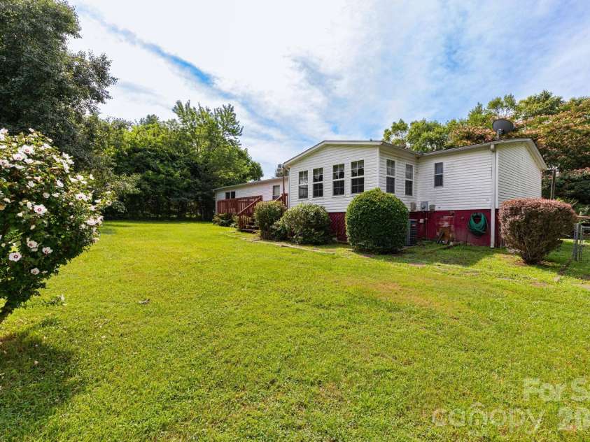 44 Double D Drive, Flat Rock, NC 28731.  MLS# CAR4403427, YatesRealty ID 36676. 