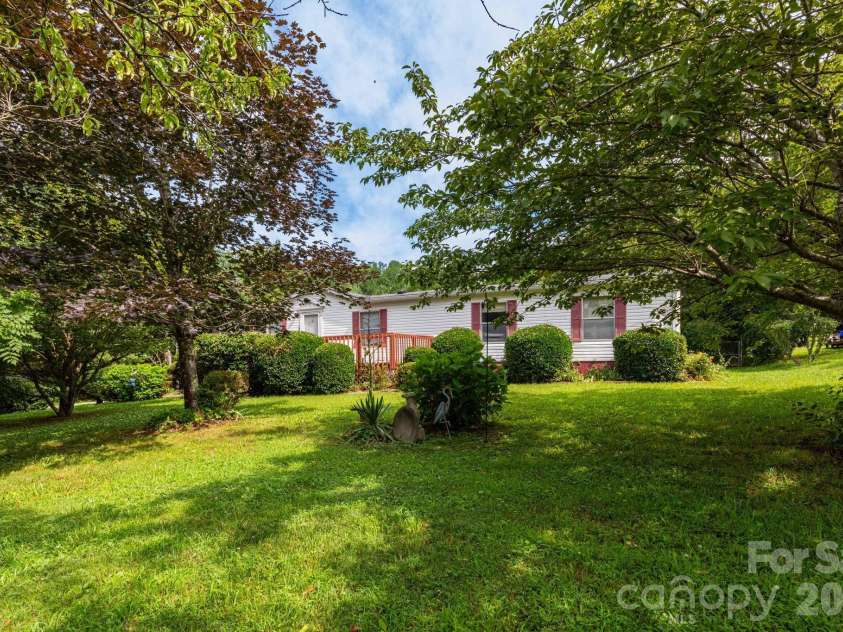 44 Double D Drive, Flat Rock, NC 28731.  MLS# CAR4403427, YatesRealty ID 36676. 