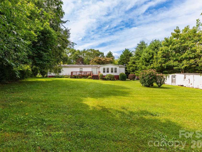 44 Double D Drive, Flat Rock, NC 28731.  MLS# CAR4403427, YatesRealty ID 36676. 