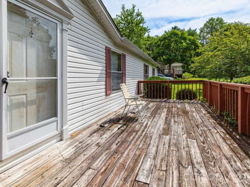44 Double D Drive, Flat Rock, NC 28731.  MLS# CAR4403427, YatesRealty ID 36676. 