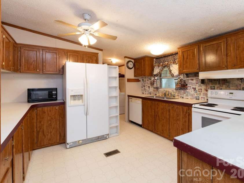 44 Double D Drive, Flat Rock, NC 28731.  MLS# CAR4403427, YatesRealty ID 36676. 