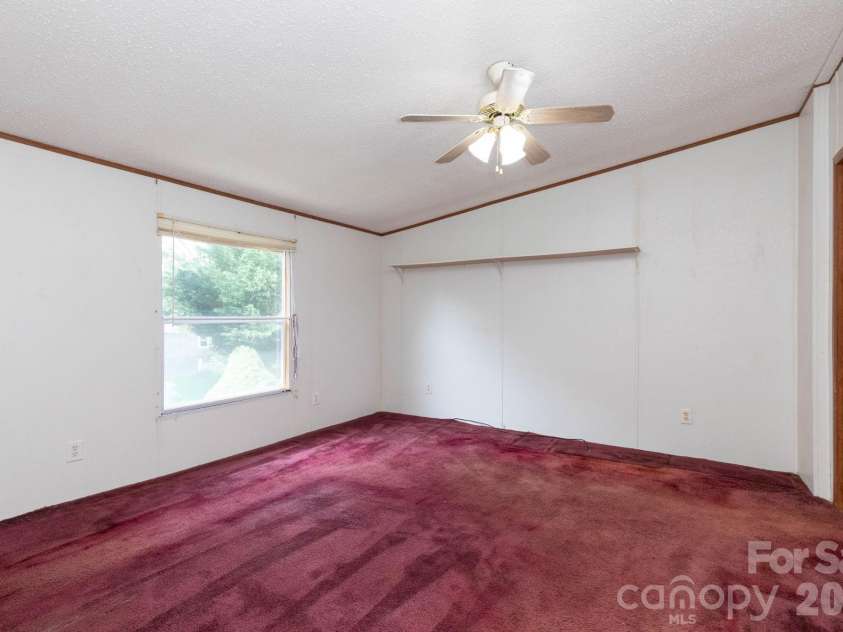 44 Double D Drive, Flat Rock, NC 28731.  MLS# CAR4403427, YatesRealty ID 36676. 