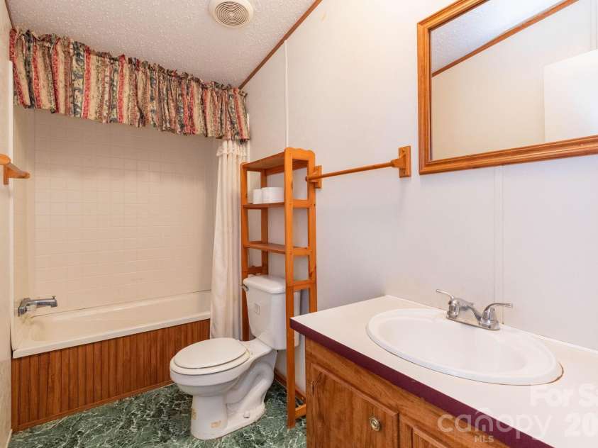 44 Double D Drive, Flat Rock, NC 28731.  MLS# CAR4403427, YatesRealty ID 36676. 