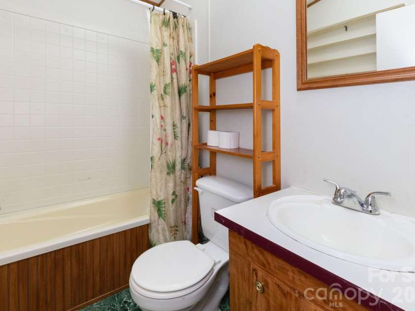 44 Double D Drive, Flat Rock, NC 28731.  MLS# CAR4403427, YatesRealty ID 36676. 