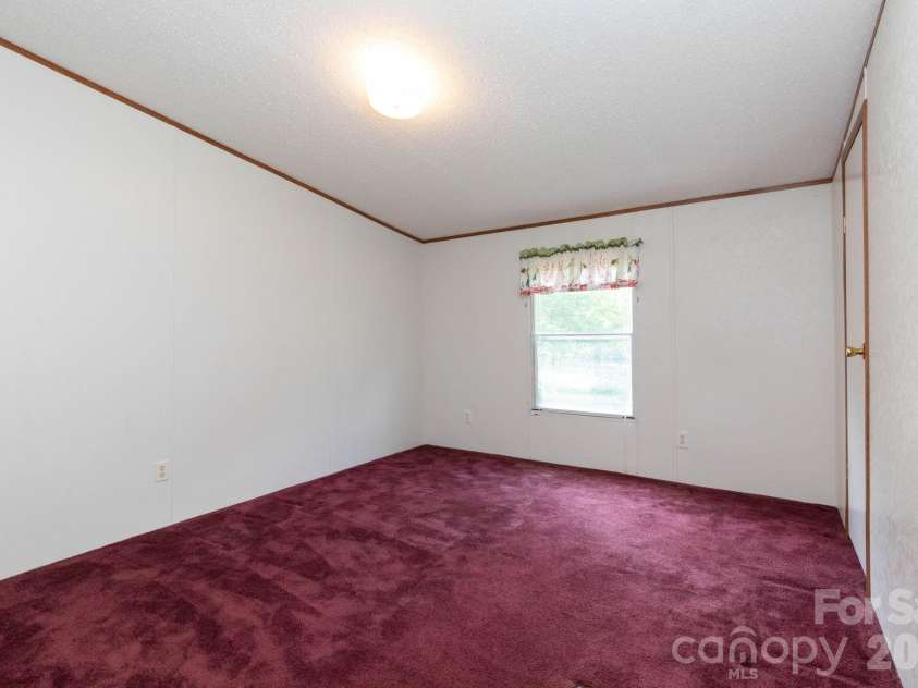 44 Double D Drive, Flat Rock, NC 28731.  MLS# CAR4403427, YatesRealty ID 36676. 