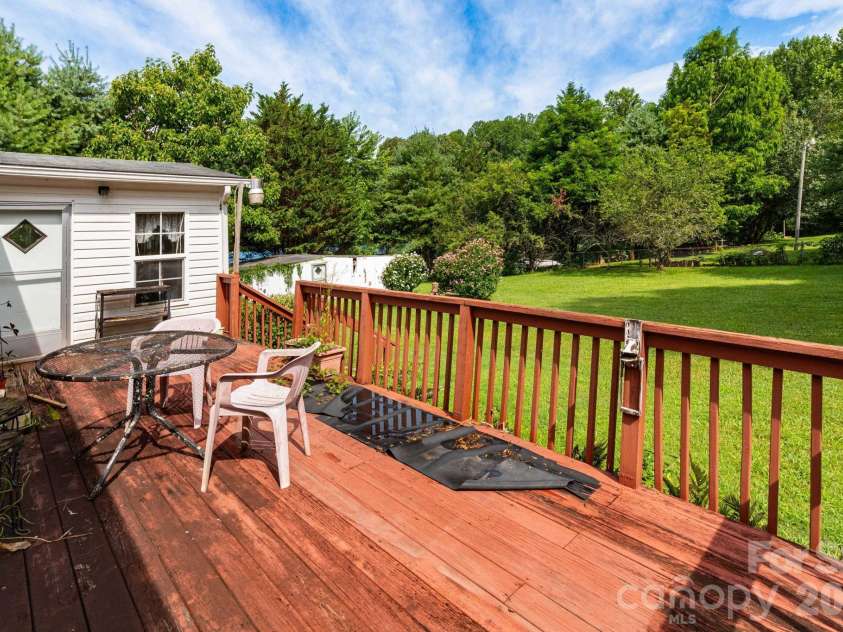 44 Double D Drive, Flat Rock, NC 28731.  MLS# CAR4403427, YatesRealty ID 36676. 