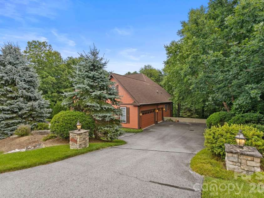 100 Crestgrove Drive, Flat Rock, NC 28731.  MLS# CAR4403519, YatesRealty ID 36678. 