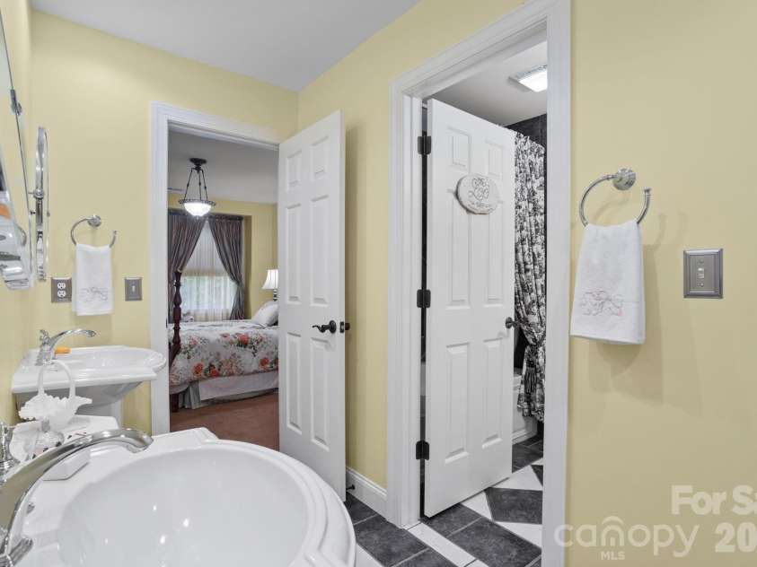 100 Crestgrove Drive, Flat Rock, NC 28731.  MLS# CAR4403519, YatesRealty ID 36678. 