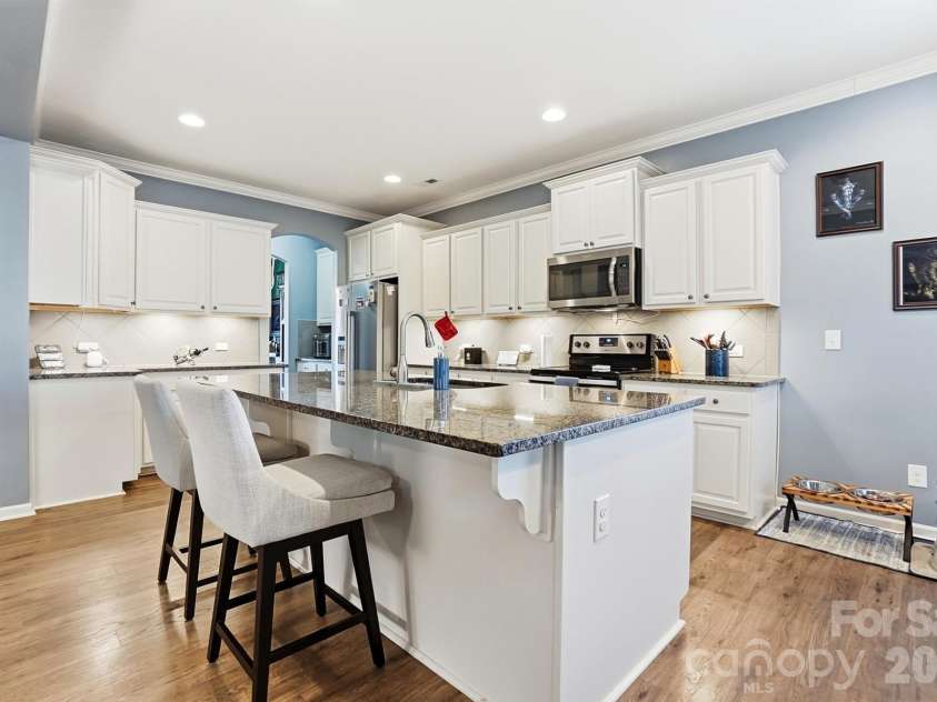 1103 Clover Lane, Matthews, NC 28104.  MLS# CAR4336114, YatesRealty ID 3668. 