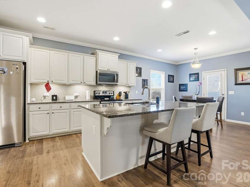 1103 Clover Lane, Matthews, NC 28104.  MLS# CAR4336114, YatesRealty ID 3668. 