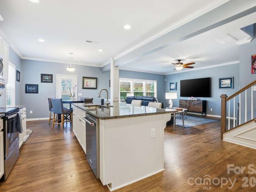 1103 Clover Lane, Matthews, NC 28104.  MLS# CAR4336114, YatesRealty ID 3668. 