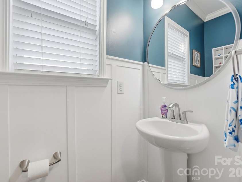 1103 Clover Lane, Matthews, NC 28104.  MLS# CAR4336114, YatesRealty ID 3668. 