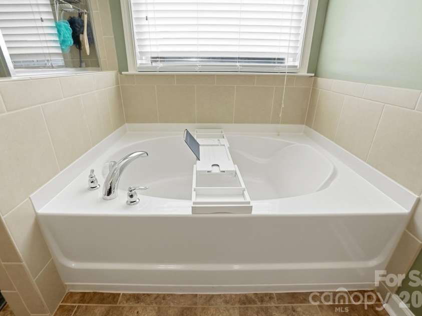 1103 Clover Lane, Matthews, NC 28104.  MLS# CAR4336114, YatesRealty ID 3668. 