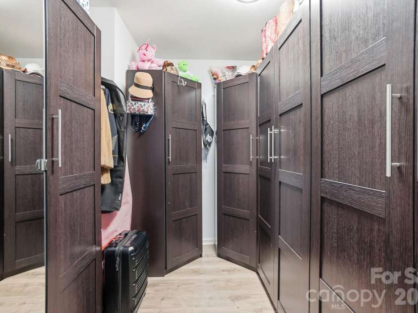 1103 Clover Lane, Matthews, NC 28104.  MLS# CAR4336114, YatesRealty ID 3668. 