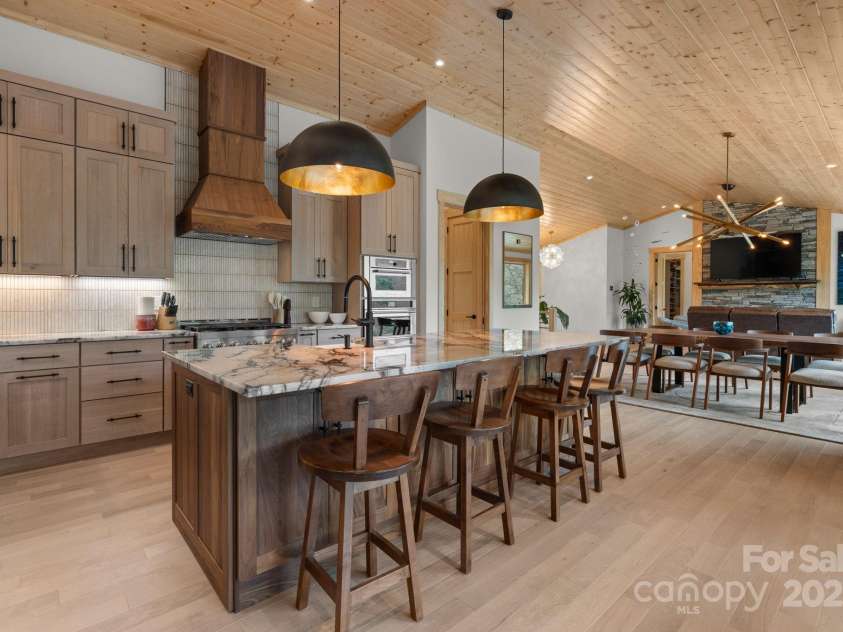 192 Lakeview Trail, Bryson City, NC 28713.  MLS# CAR4234751, YatesRealty ID 3668. 