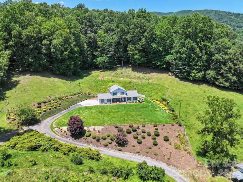 121 Fortner Drive, Waynesville, NC 28786.  MLS# CAR4402565, YatesRealty ID 36680. 