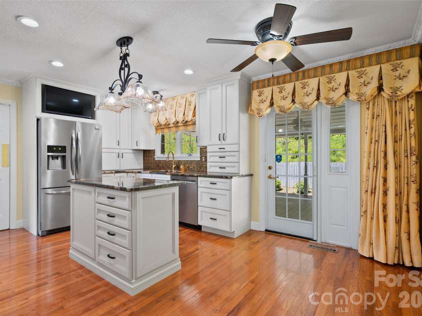 121 Fortner Drive, Waynesville, NC 28786.  MLS# CAR4402565, YatesRealty ID 36680. 