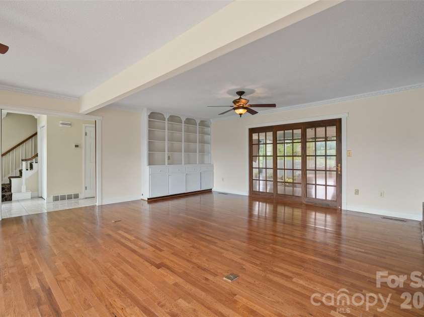 121 Fortner Drive, Waynesville, NC 28786.  MLS# CAR4402565, YatesRealty ID 36680. 