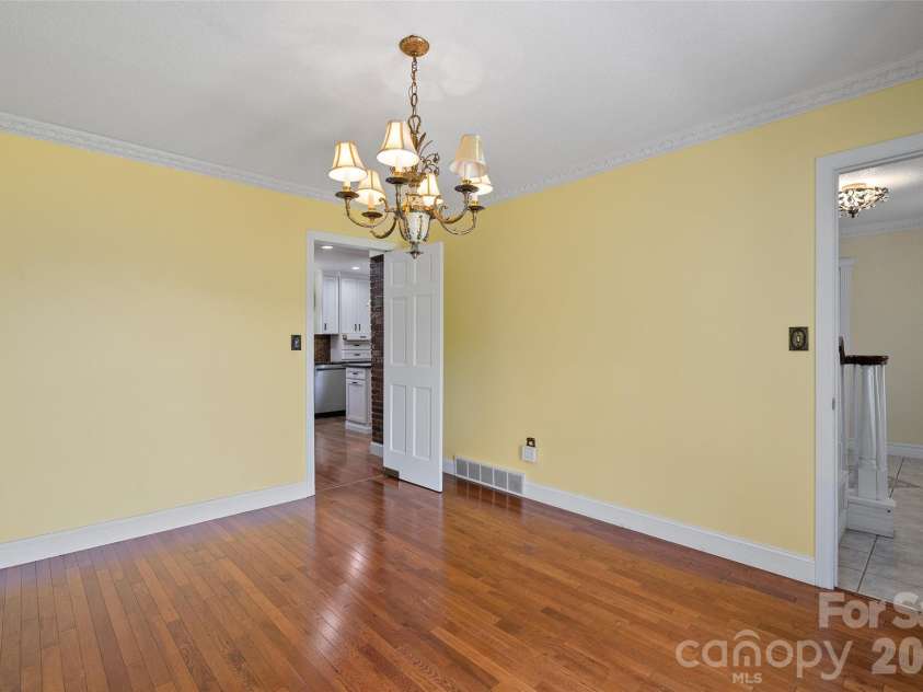121 Fortner Drive, Waynesville, NC 28786.  MLS# CAR4402565, YatesRealty ID 36680. 