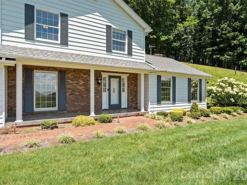 121 Fortner Drive, Waynesville, NC 28786.  MLS# CAR4402565, YatesRealty ID 36680. 