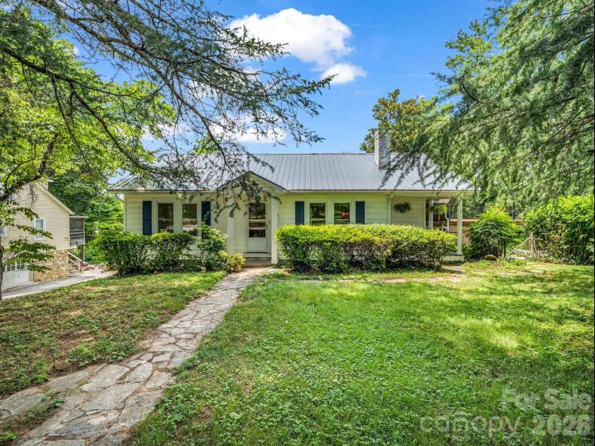 555 State Street, Marion, NC 28752.  MLS# CAR4400439, YatesRealty ID 36686. 