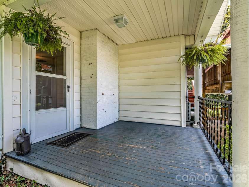 555 State Street, Marion, NC 28752.  MLS# CAR4400439, YatesRealty ID 36686. 