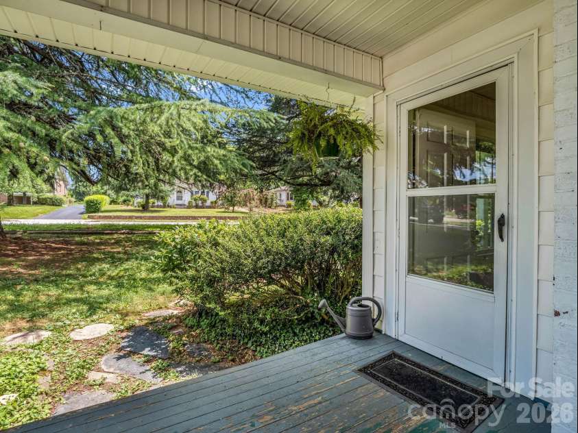 555 State Street, Marion, NC 28752.  MLS# CAR4400439, YatesRealty ID 36686. 