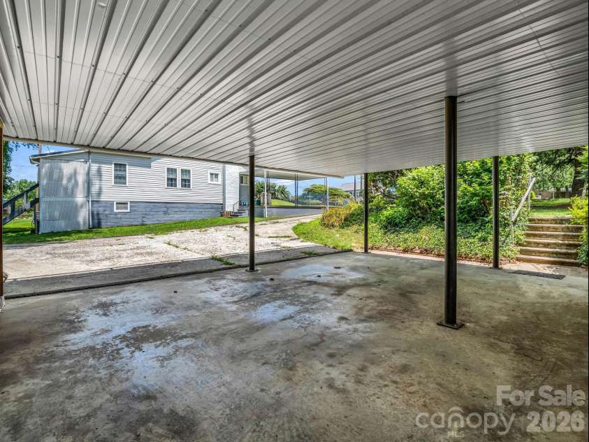 555 State Street, Marion, NC 28752.  MLS# CAR4400439, YatesRealty ID 36686. 