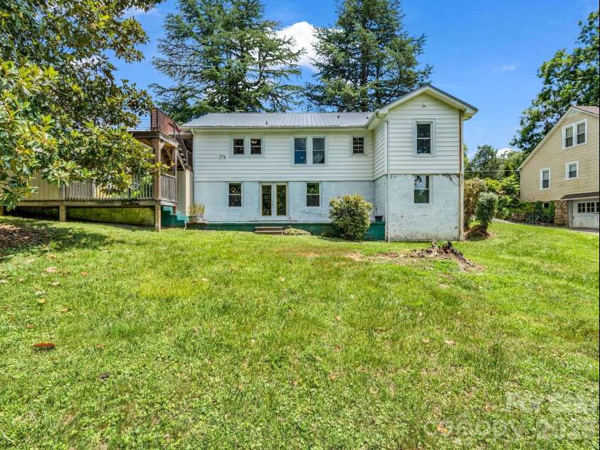 555 State Street, Marion, NC 28752.  MLS# CAR4400439, YatesRealty ID 36686. 