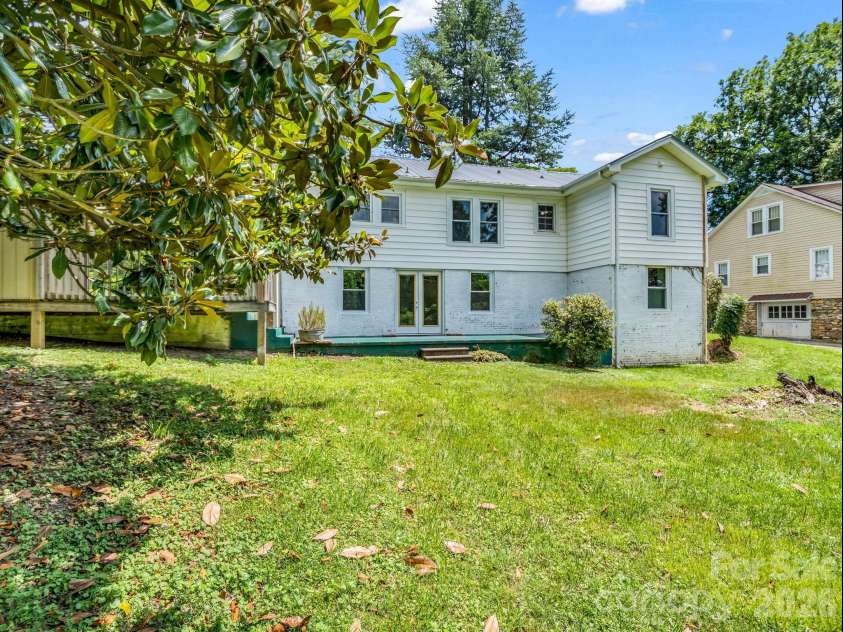 555 State Street, Marion, NC 28752.  MLS# CAR4400439, YatesRealty ID 36686. 